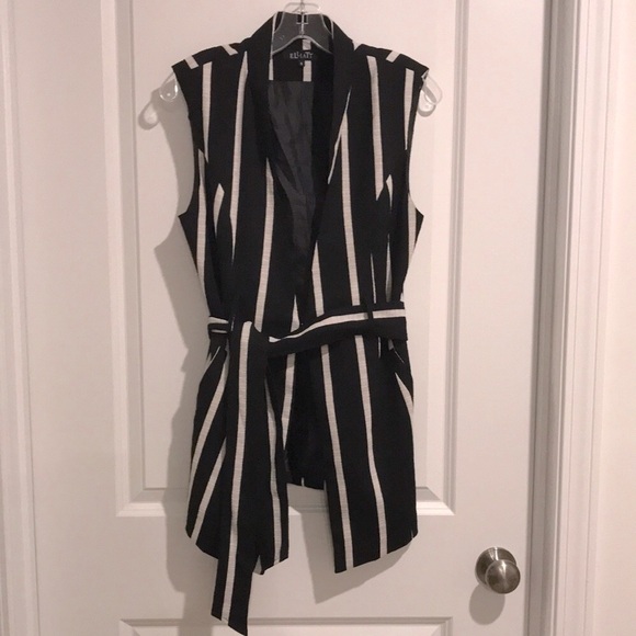 Elliatt Jackets & Blazers - NWOT- Elliatt Black & White Striped Long Vest with Sash Belt